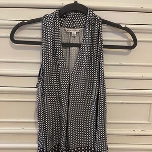 Max Studio gray geometrical shape pattern flowy shirt size: small